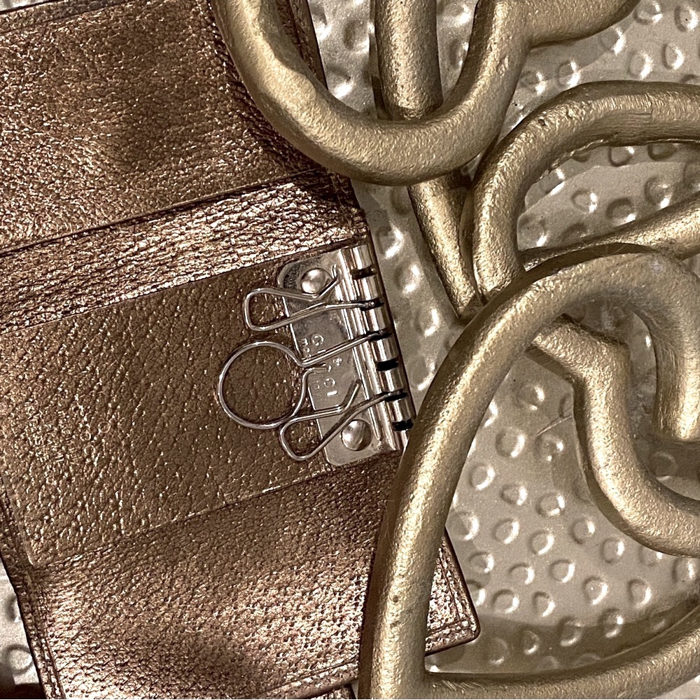Authentic Gucci Gold monogram canvas key wallet - Picture 3 of 9